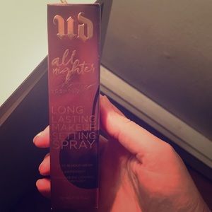 Makeup setting spray